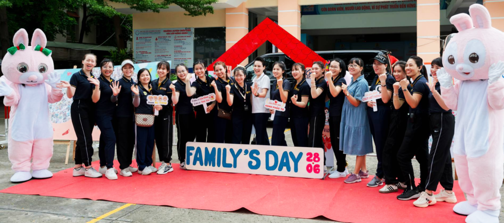 Đội ngũ giáo viên Bé Vàng trong ngày hội Family's Day