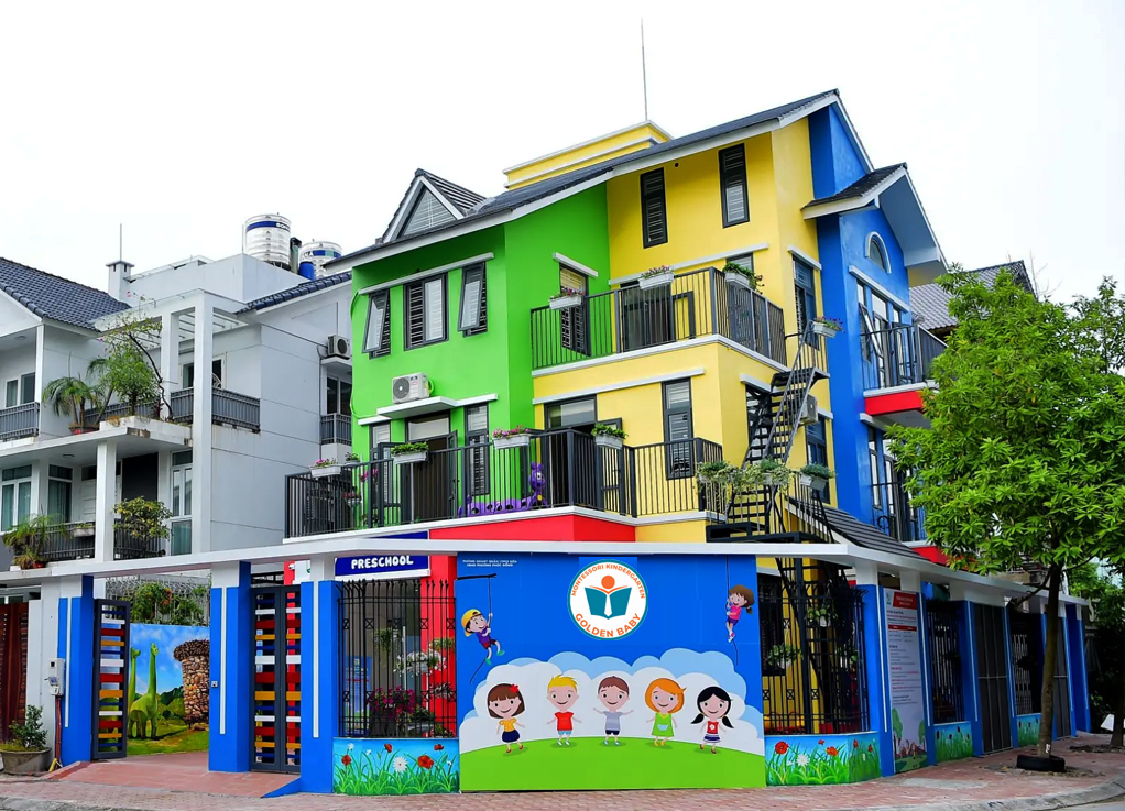 Khuôn viên cơ sở Montessori Kindergarten Golden Baby nhiều màu sắc